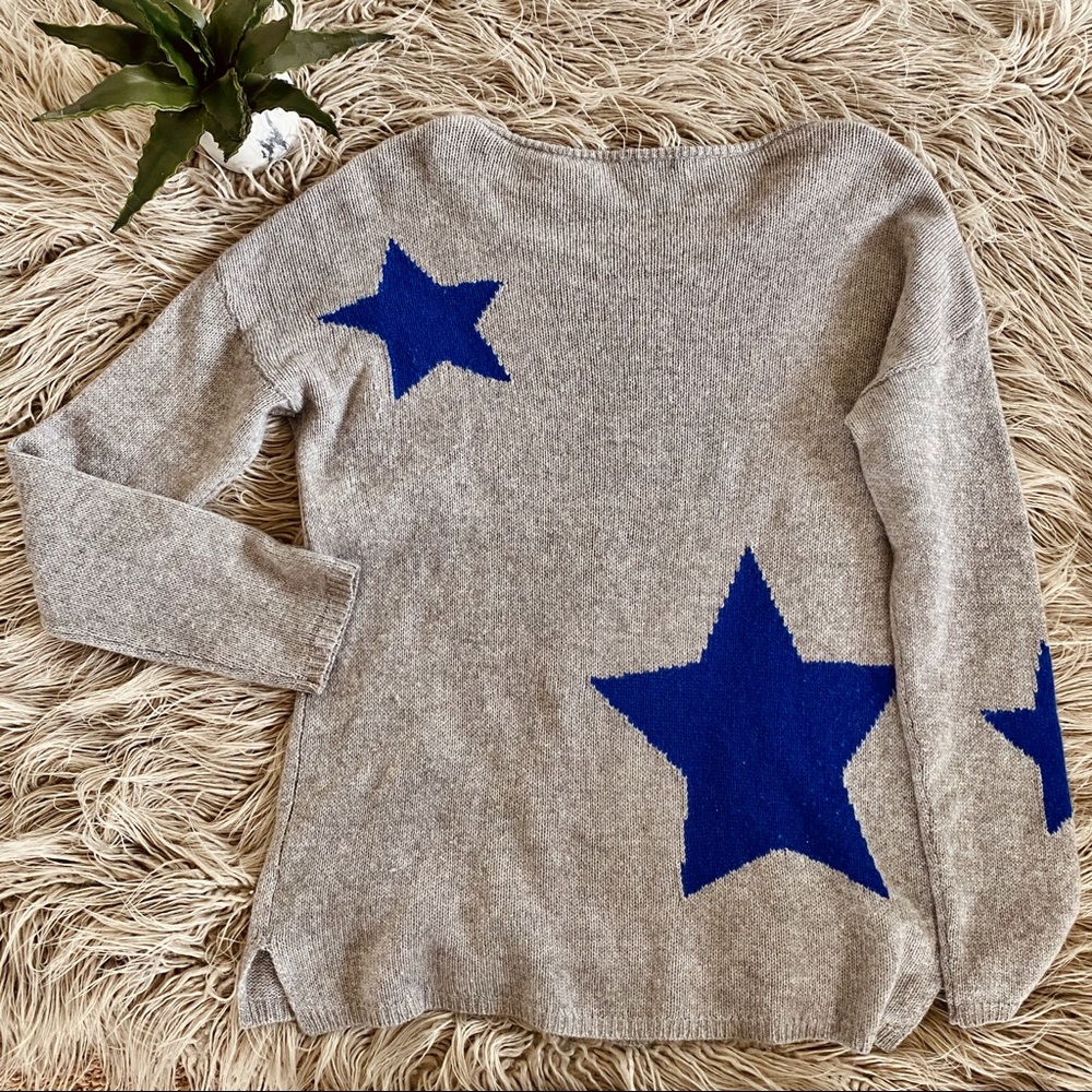 EUC 360 Sweater Scoop Neck Sky Star Sweater